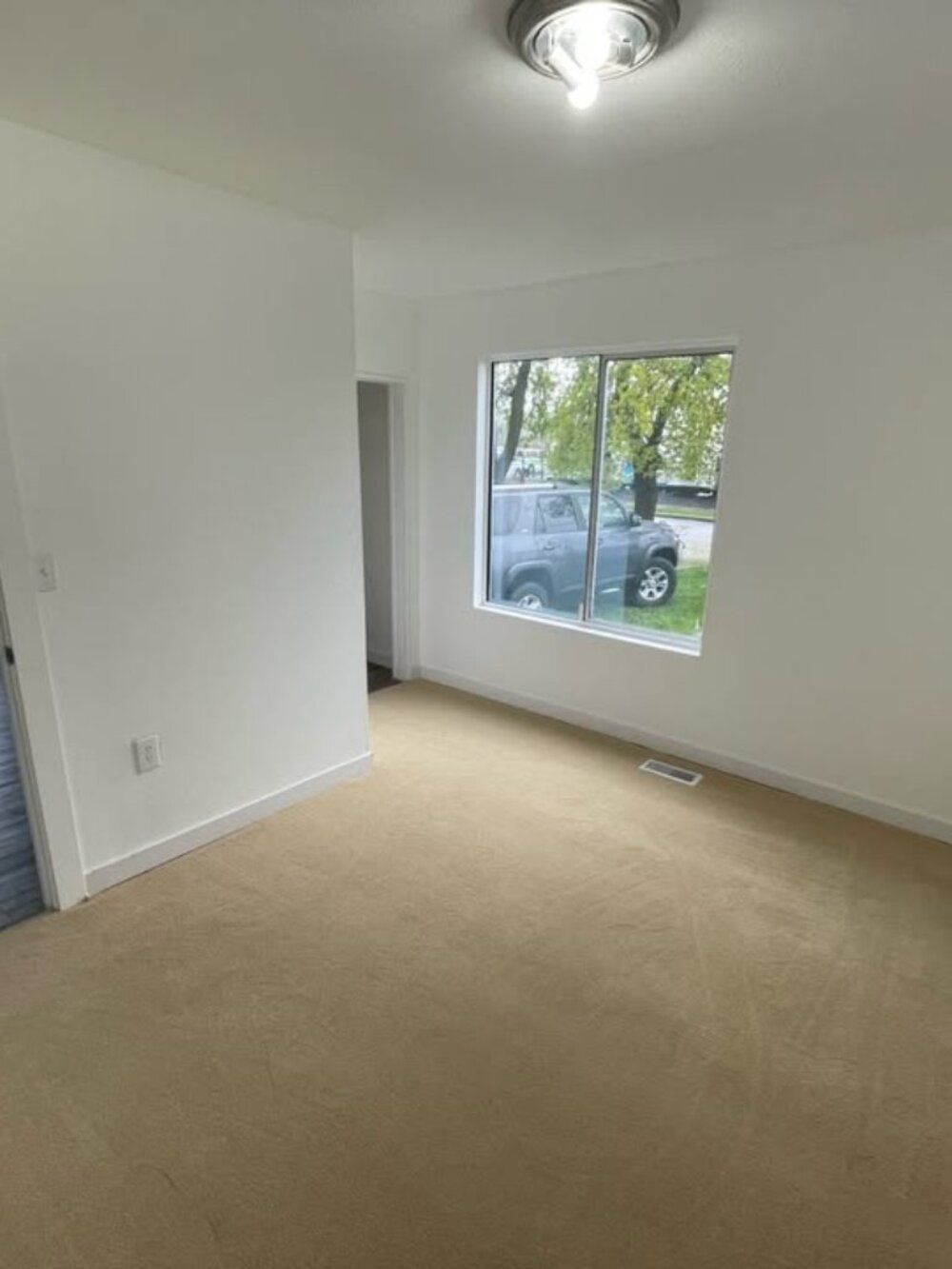 $1750 | 99201 [Lease\Rent] 2 Beds 1 Bath House - Picture 7 of 9